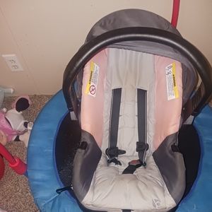 Infant baby girl baby trend csrseat with the base and mesh baby bath seat 25.00